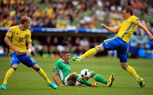 欧冠焦点战前瞻：切尔西主场迎战巴萨，攻防大战一触即发  